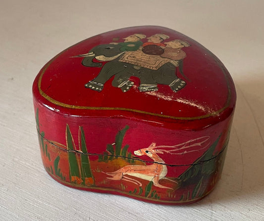 An Indian Lacquered papier-mch Box and Cover Hand Painted With an Elephant and Consort 8cm wide