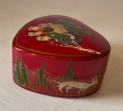 An Indian Lacquered papier-mch Box and Cover Hand Painted With an Elephant and Consort 8cm wide