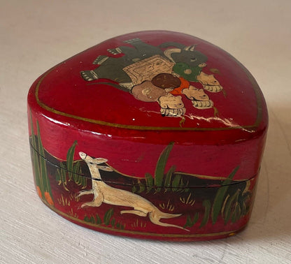 An Indian Lacquered papier-mch Box and Cover Hand Painted With an Elephant and Consort 8cm wide