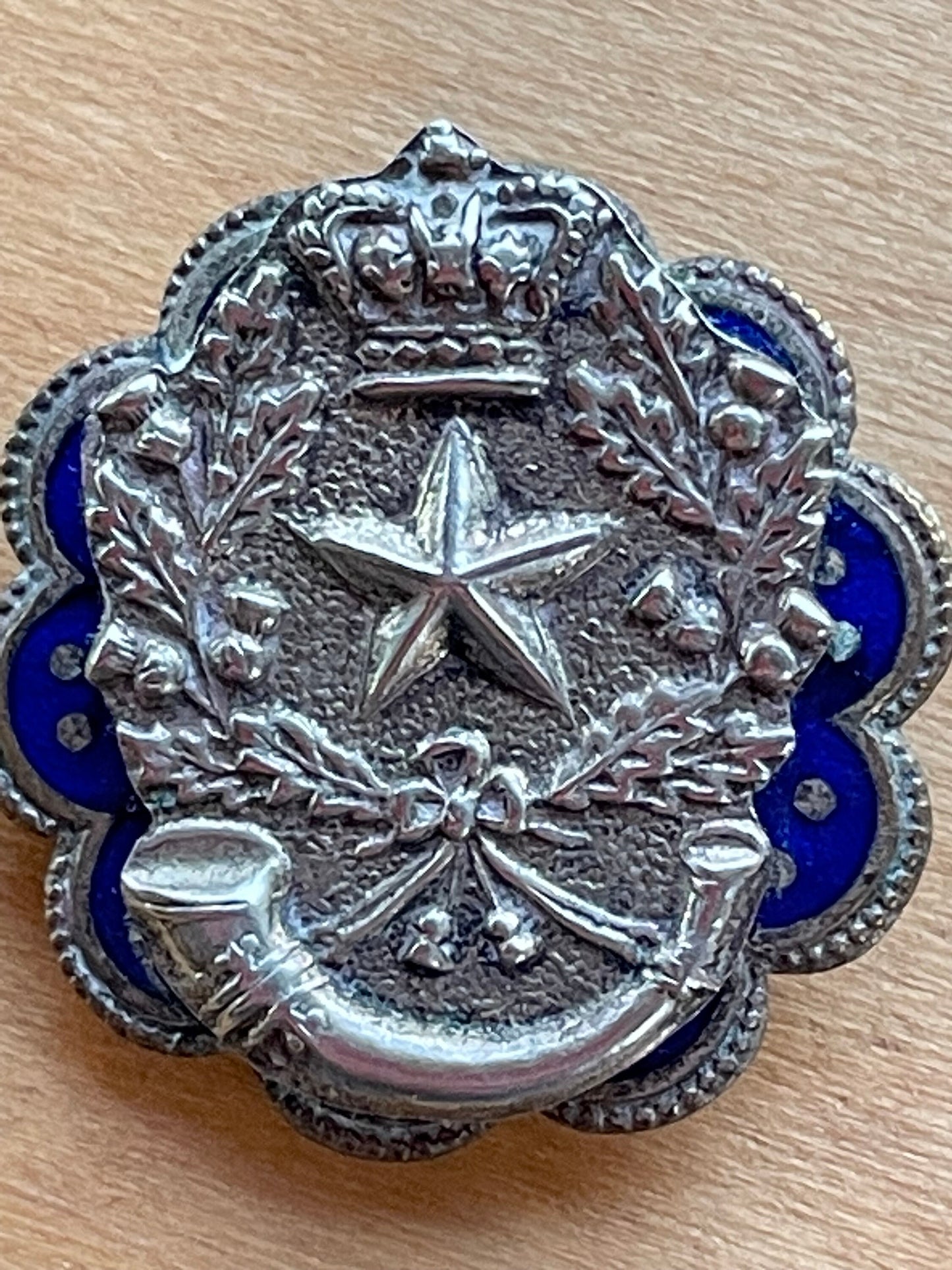 A Very Hard To Find Enamel Pin Badge - Displaying The Insignia of The Cameronians (Scottish Rifles)