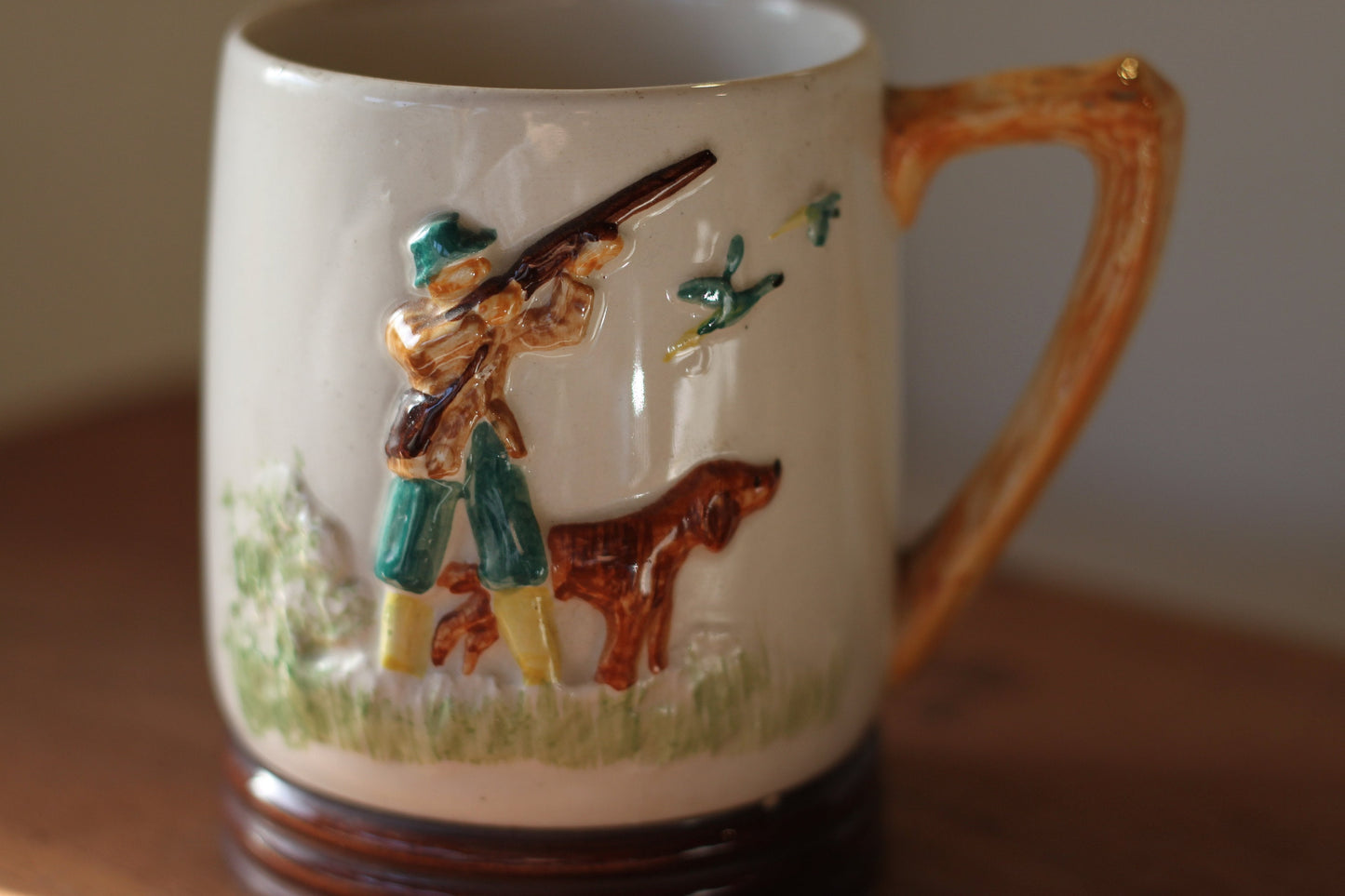 A country scene mug with a game farmer and his dog