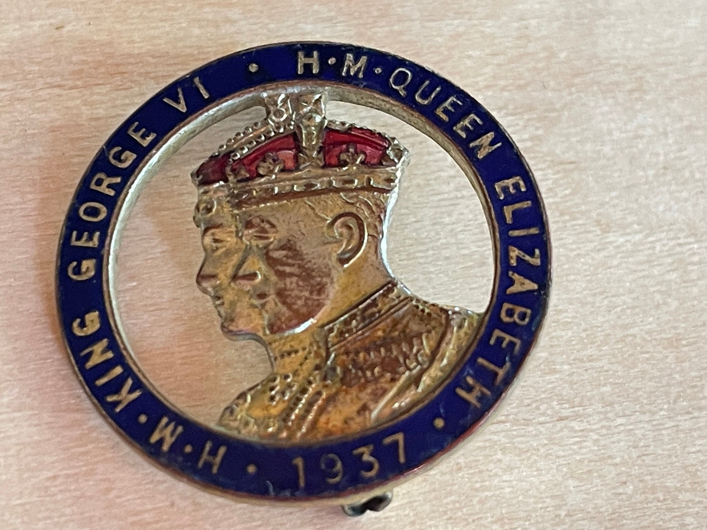 A Scarce H.M King George VI & H.M. Queen Elizabeth 1937 Enamel Coronation Pin Badge Stratton Birmingham-Very Good Condition