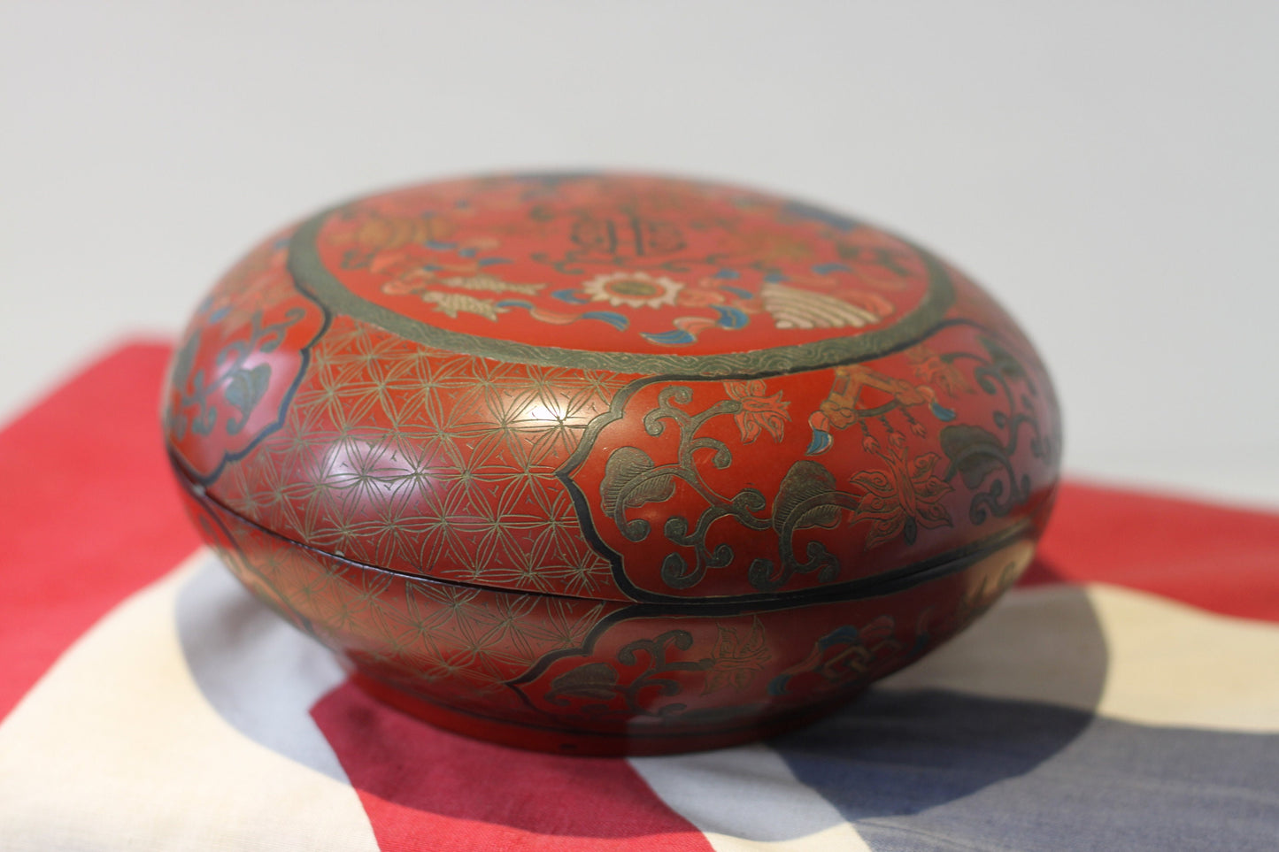 A Late 19th Century Chinese  Papier-Mch Lacquered Bun Box and Cover Hand Painted and Incised With Fish and Flowers, 18cm in Diameter