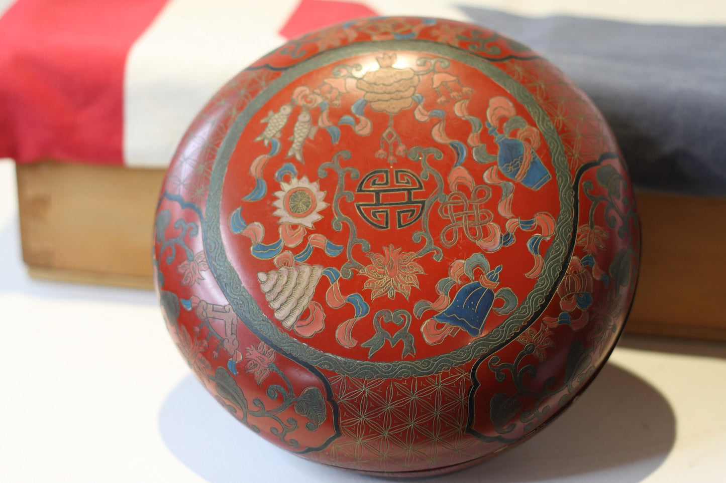 A Late 19th Century Chinese  Papier-Mch Lacquered Bun Box and Cover Hand Painted and Incised With Fish and Flowers, 18cm in Diameter