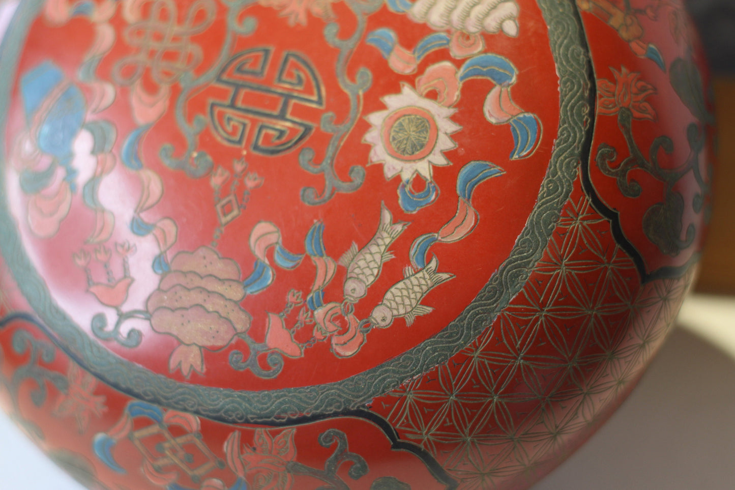 A Late 19th Century Chinese  Papier-Mch Lacquered Bun Box and Cover Hand Painted and Incised With Fish and Flowers, 18cm in Diameter