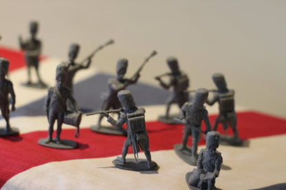 A Collection of 12 Airfix Plastic Toy Soldiers From 1970's Approx. 55mm Tall 1:32 Scale