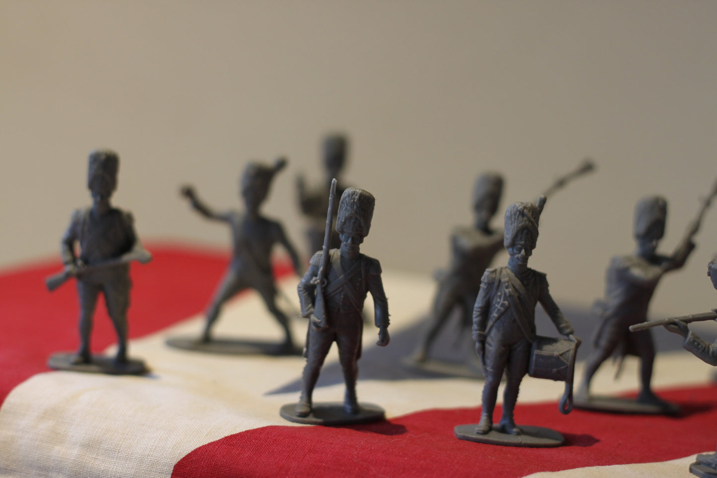 A Collection of 12 Airfix Plastic Toy Soldiers From 1970's Approx. 55mm Tall 1:32 Scale