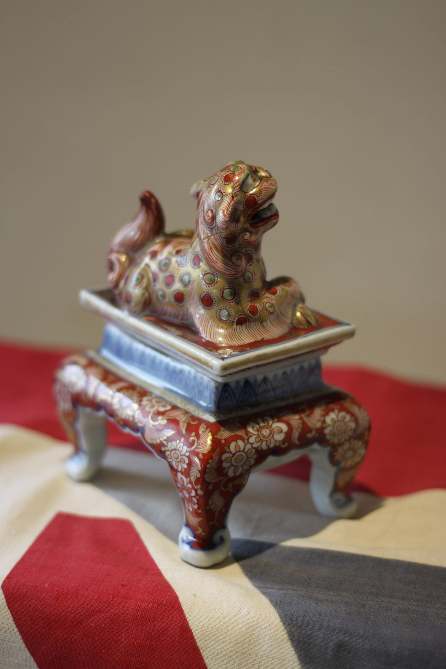 AJapanese Hirado or Koransha Porcelain Koro Hand Painted With Flowers Removable lid Surmounted With a Dog of Foo, 14cm high