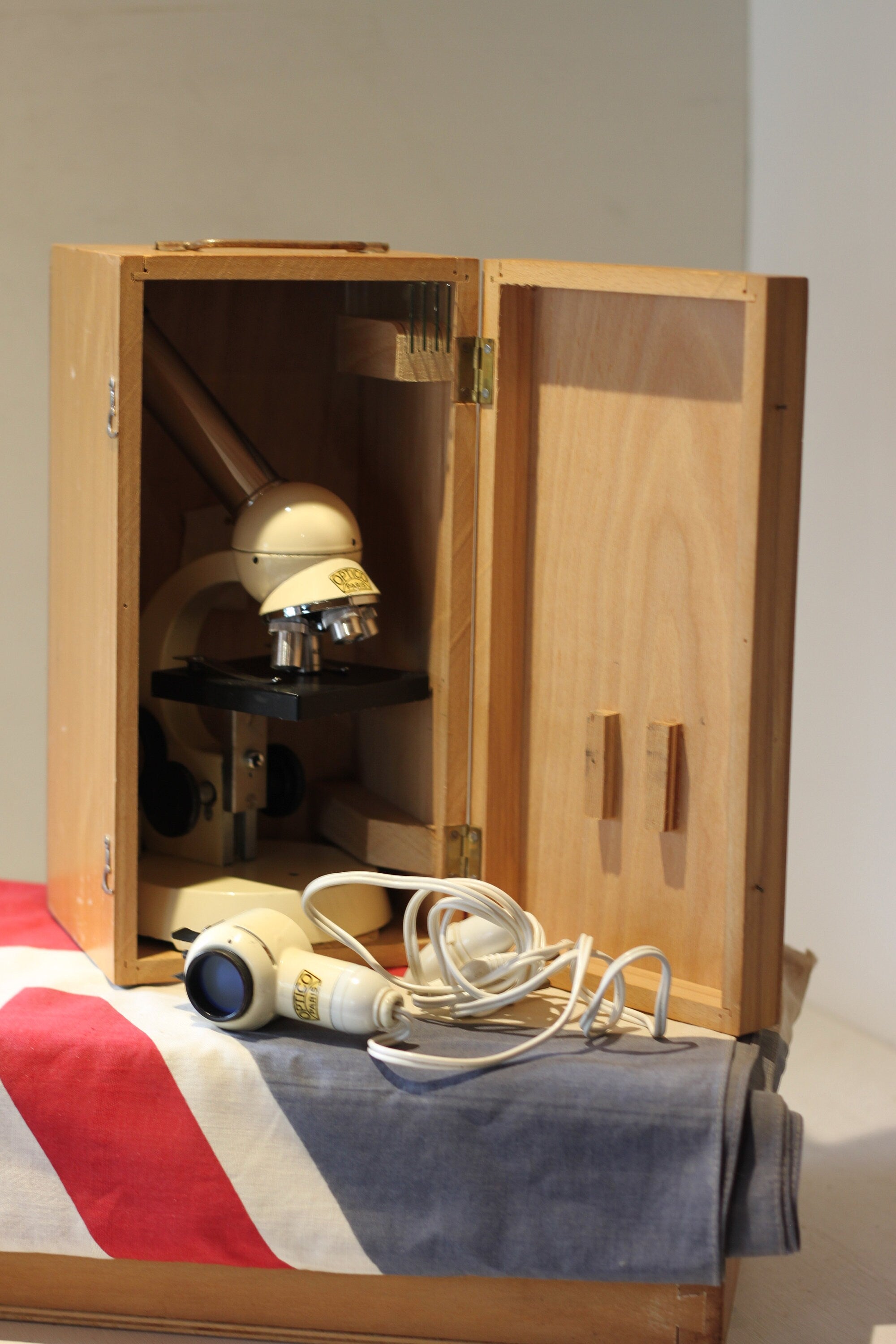 A Vintage 1950s Optico Paris Students Microscope in its 0wn Case and a ...