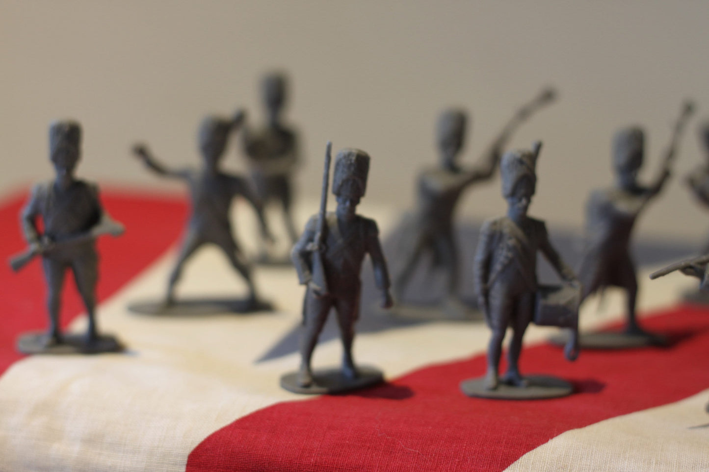 A Collection of 12 Airfix Plastic Toy Soldiers From 1970's Approx. 55mm Tall 1:32 Scale