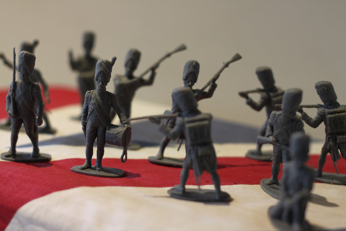 A Collection of 12 Airfix Plastic Toy Soldiers From 1970's Approx. 55mm Tall 1:32 Scale