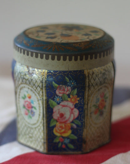 A Vintage Scribbans Kemp Bakers Tin With a Floral Pattern c1940's