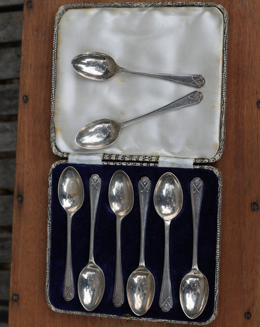 A Set of Eight Boxed George V Solid Silver Golfing Interest Teaspoons by Walker & Hall of Sheffield 1933 11cm in Length 108.0g