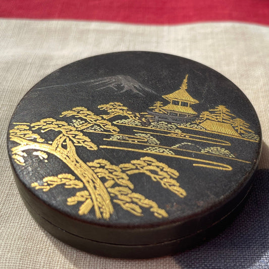 A Japanese Komai Type K24 Gold Marked Damascene Compact With Mirrored Back Decorated With Mount Fuji, 5cm in Diameter - 44g