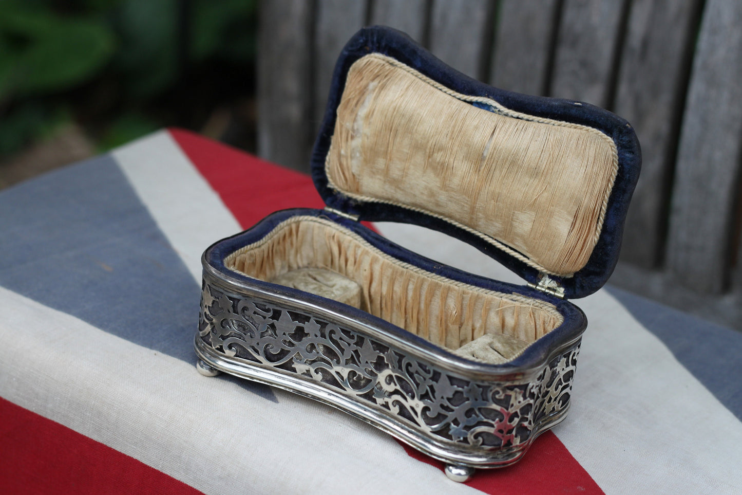 An Edwardian Hallmarked Silver Jewellery Box - Pierced Decoration Chester 1907 Cornelius Saunders & James Francis Hollings Shephard