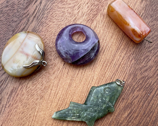 A Small Collection of 4 Stone and Agate Pendants Including Carnelian, Amethyst Largest 5cm Long