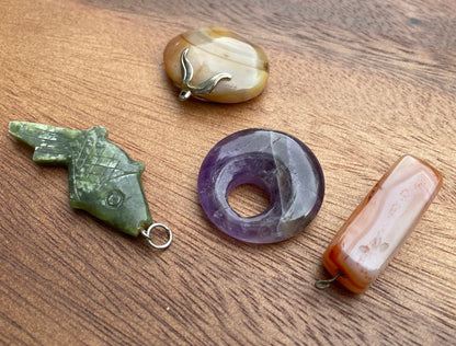 A Small Collection of 4 Stone and Agate Pendants Including Carnelian, Amethyst Largest 5cm Long