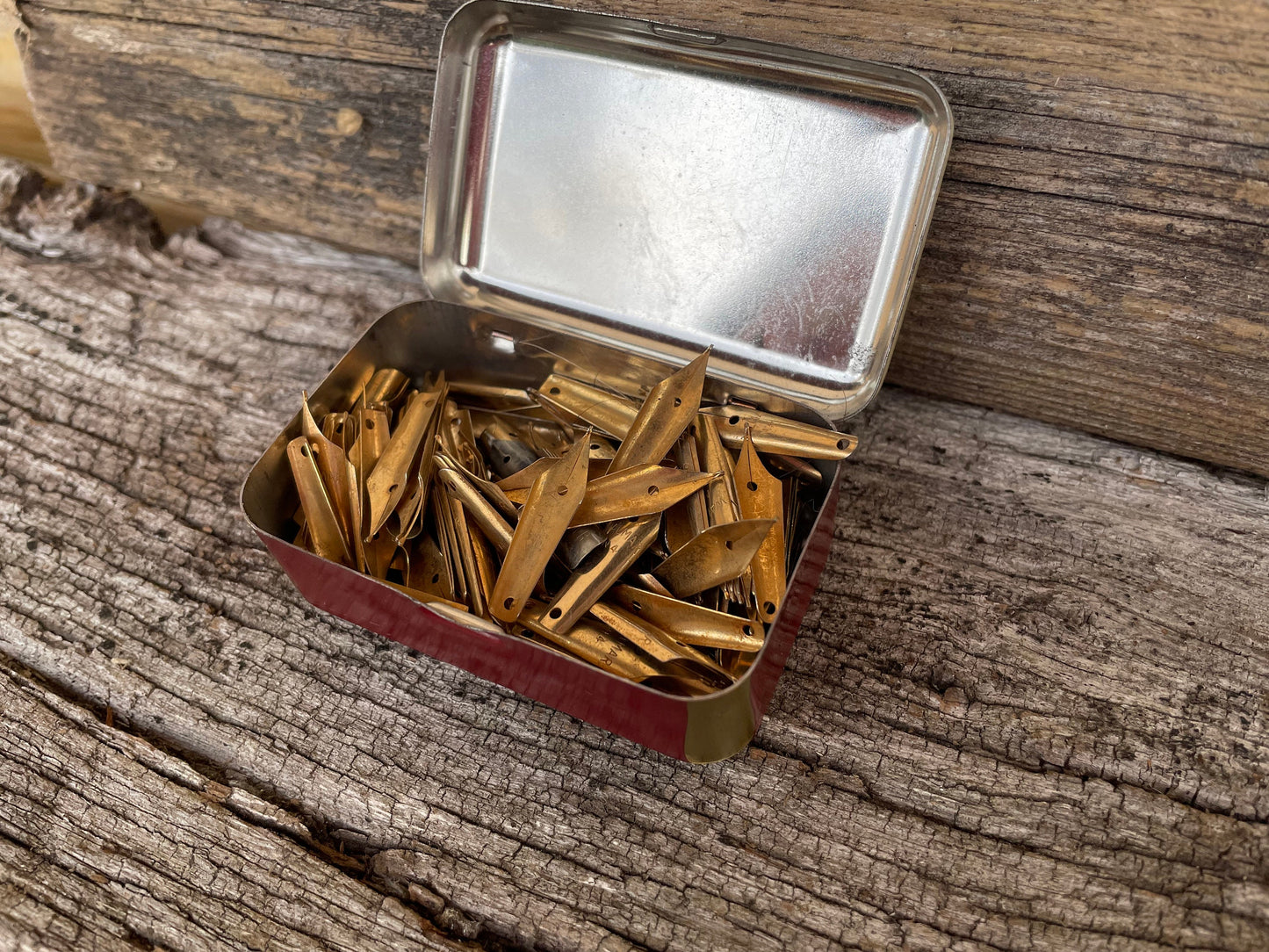 A Vintage Hindoo Pen Nibs Tin Box by Macniven and Cameron Ltd With Walmar and Mitchells LH Italic Nibs