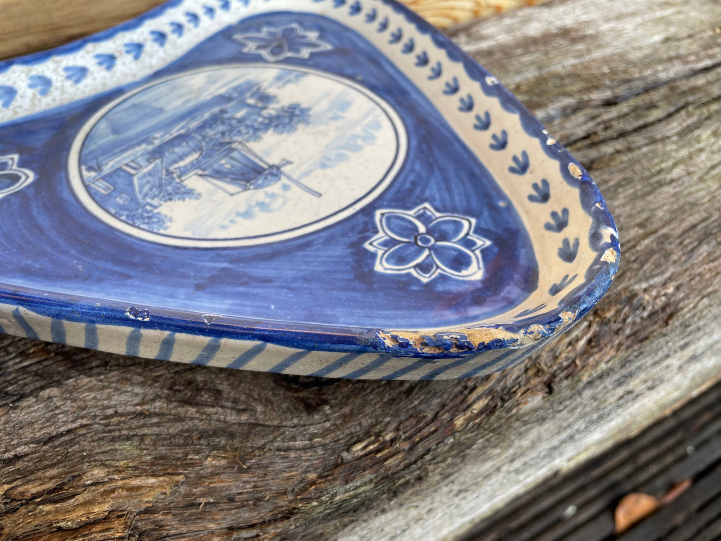 A Tri Footed Dutch Delft Blue and White Pottery Kite-Shaped Dish 24cm Across