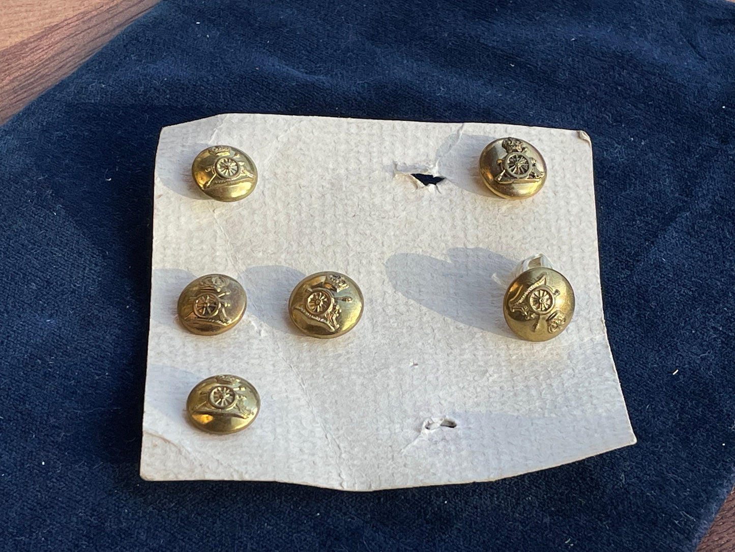 Six Royal Artillery Officers Gilt Buttons 15mm Diameter