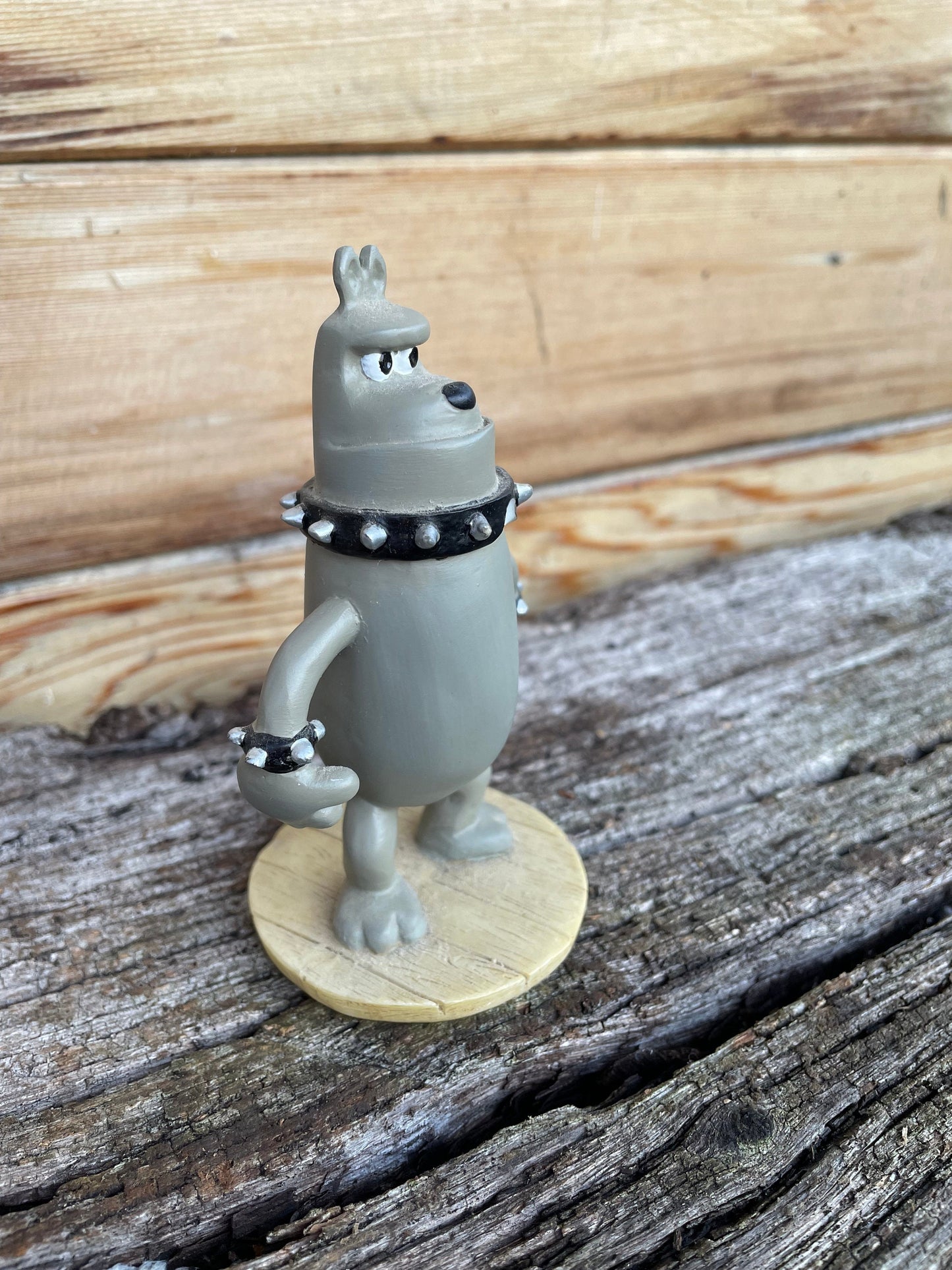 A 1989 Ceramic Collectable Figurine of Preston The Bulldog  From Wallace and Gromit 10.5cm Tall