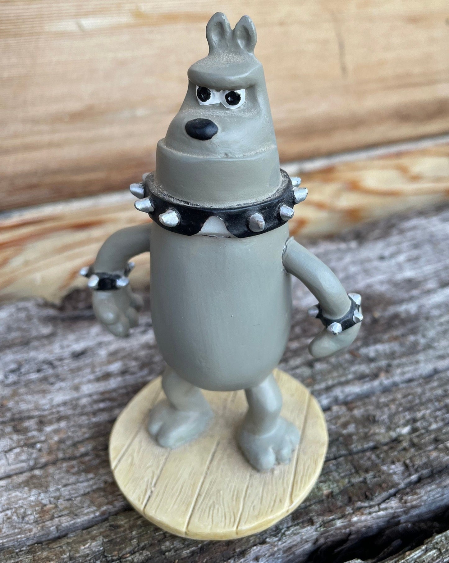 A 1989 Ceramic Collectable Figurine of Preston The Bulldog  From Wallace and Gromit 10.5cm Tall