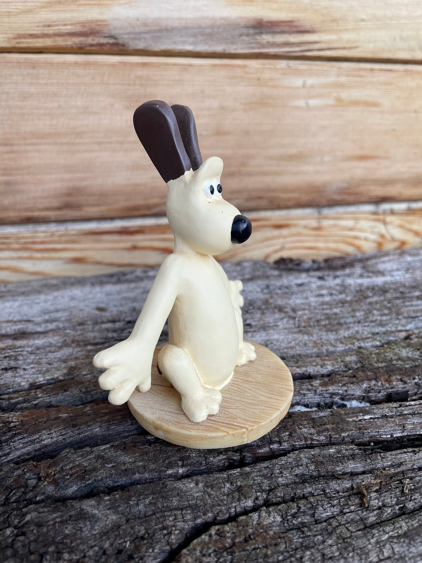 A 1989 Ceramic Collectable Figurine of Wallace From Wallace and Gromit 9.5cm Tall