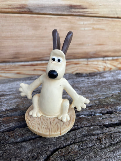 A 1989 Ceramic Collectable Figurine of Wallace From Wallace and Gromit 9.5cm Tall