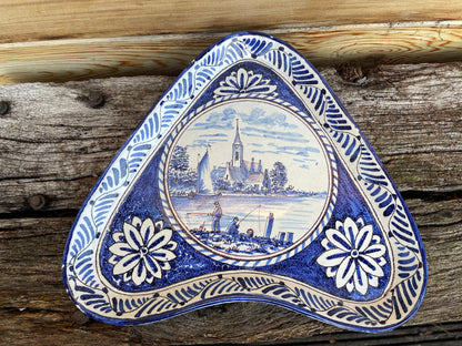 A Tri Footed Dutch Delft Blue and White Kite-Shaped Pottery Dish 23.5cm Across