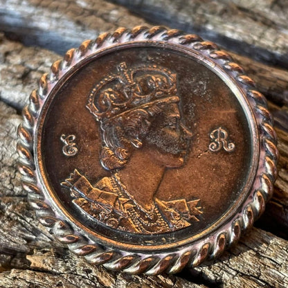 A Vintage Queen Elizabeth II Copper Brooch 42mm Diameter