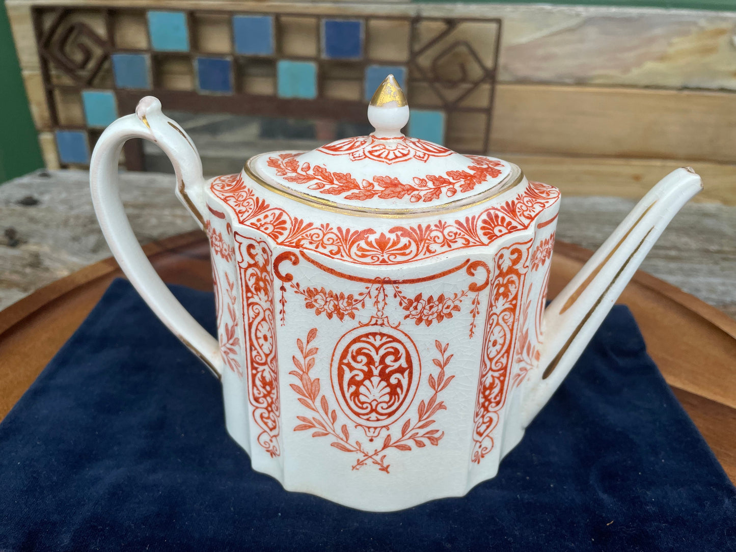 A Wedgwood Neoclassical Style Teapot - 1880 - 14cm tall