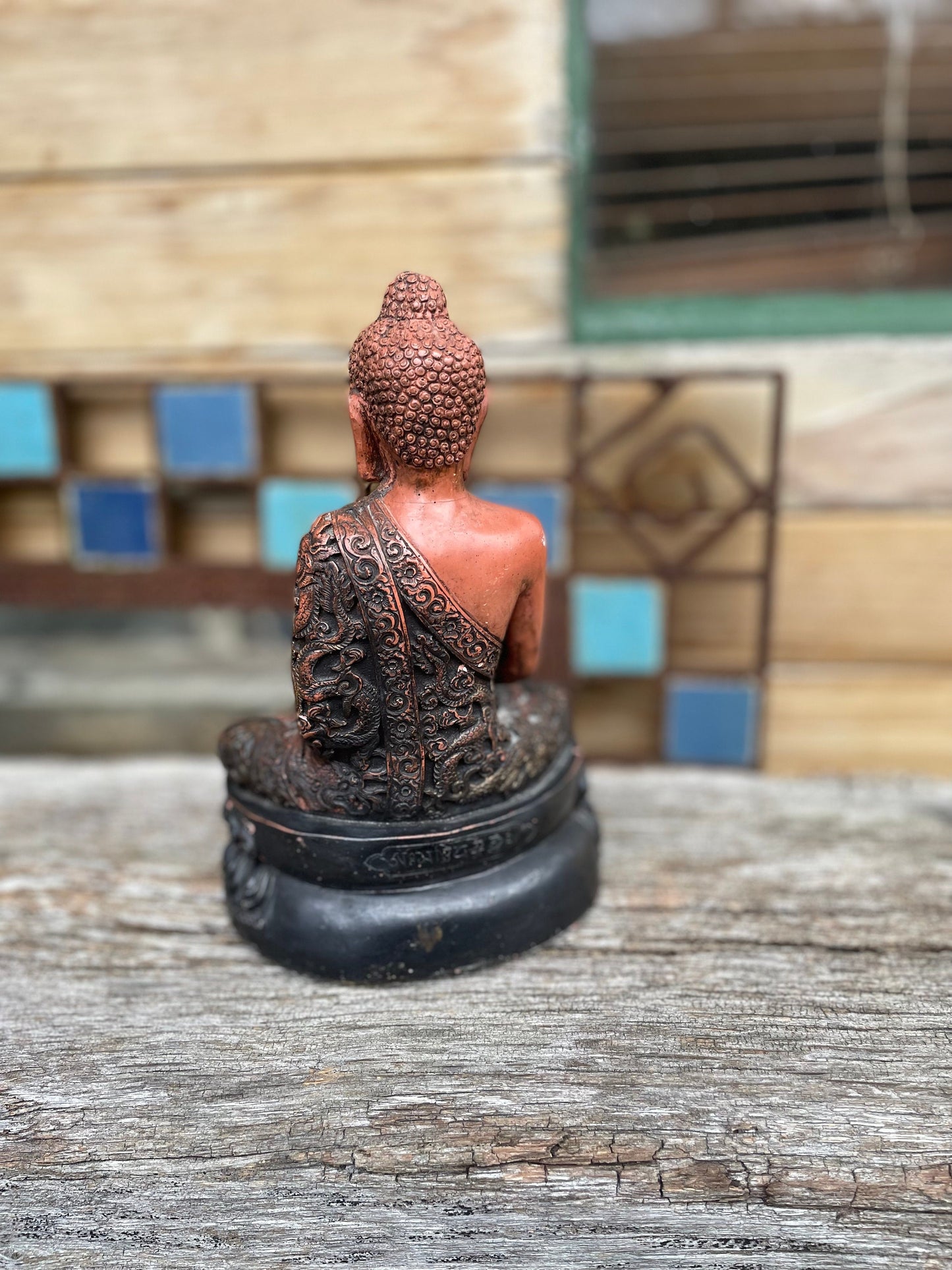 A Very Finely Detailed Ceramic Sitting Buddha 1.6kg 21cm Tall