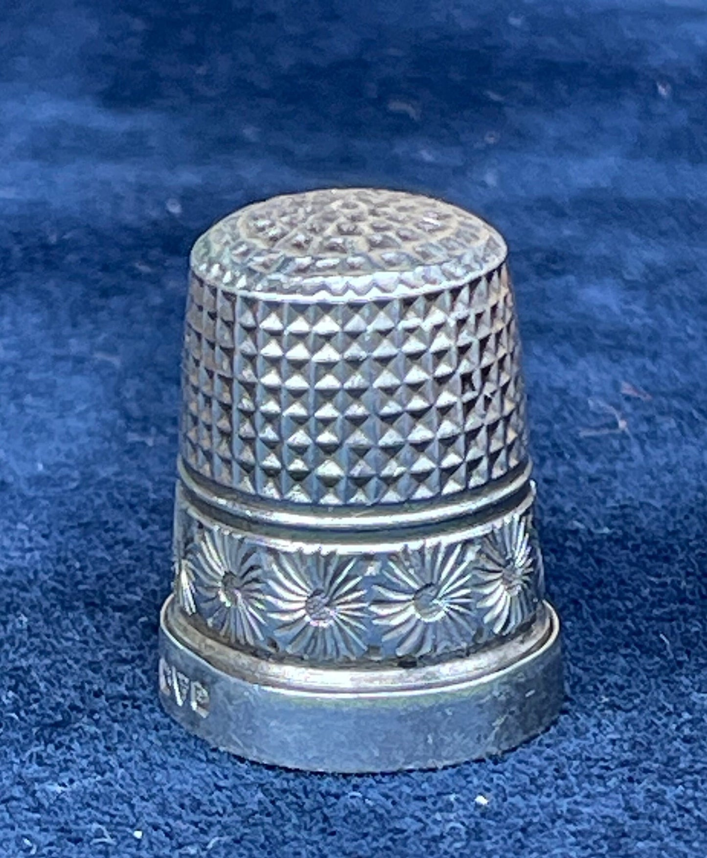 A Charles Horner Hallmarked Chester Silver Thimble - 1924-  24mm Tall - 4.9g