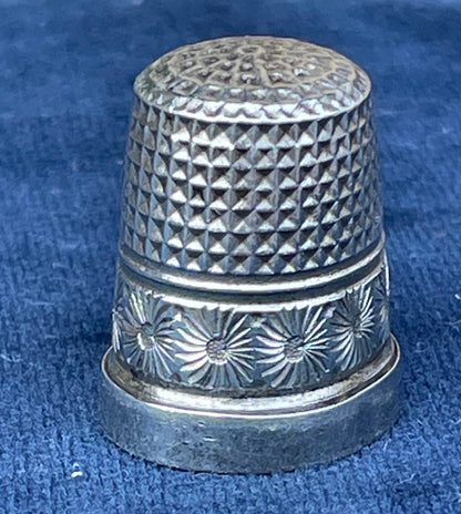 A Charles Horner Hallmarked Chester Silver Thimble - 1924-  24mm Tall - 4.9g