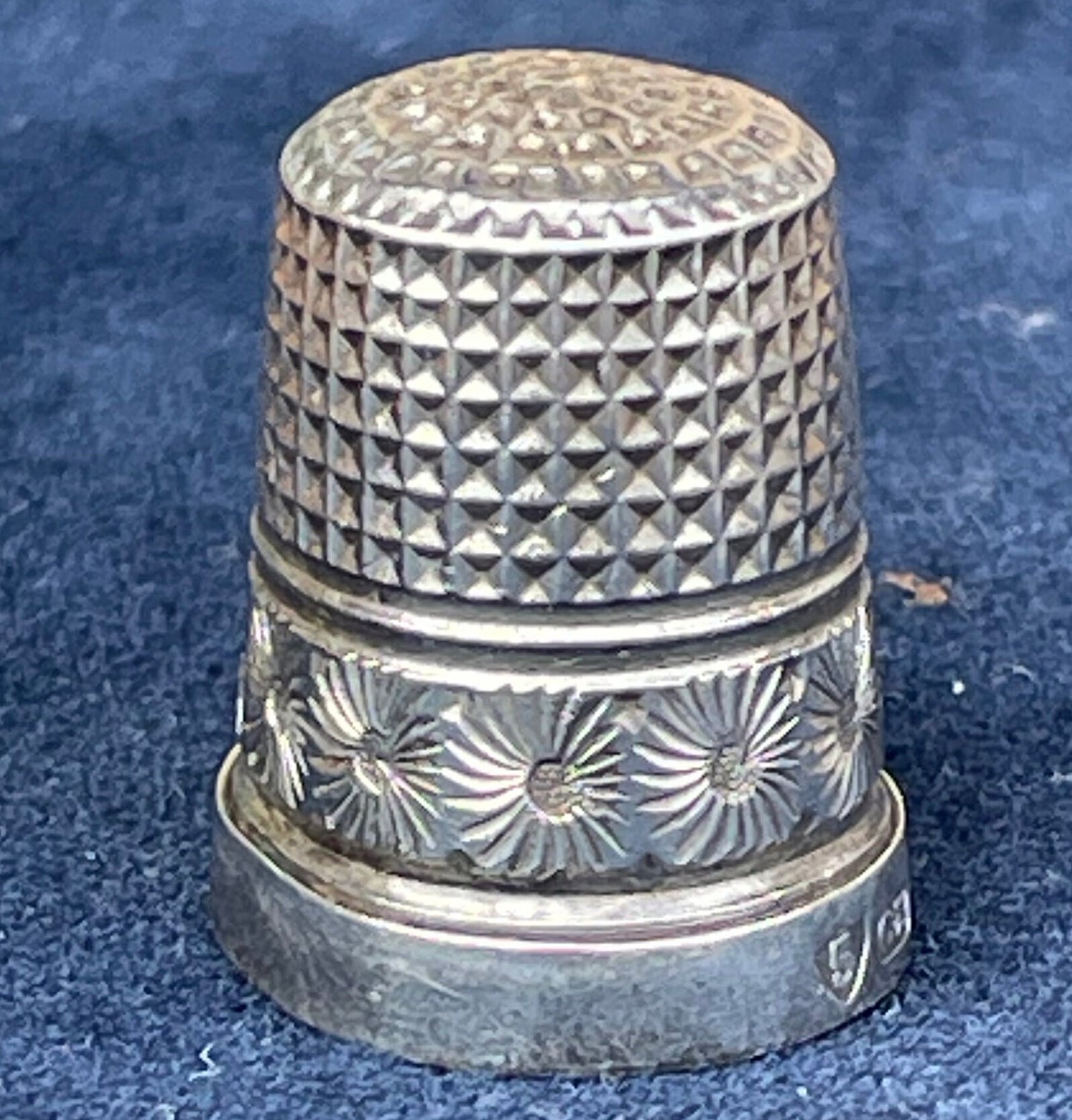 A Charles Horner Hallmarked Chester Silver Thimble - 1924-  24mm Tall - 4.9g