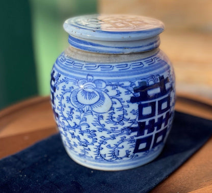 A Chinese Blue and White Porcelain Ginger Jar With Cover Hand Painted With Flowers 15cm Tall