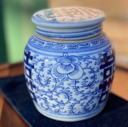 A Chinese Blue and White Porcelain Ginger Jar With Cover Hand Painted With Flowers 15cm Tall