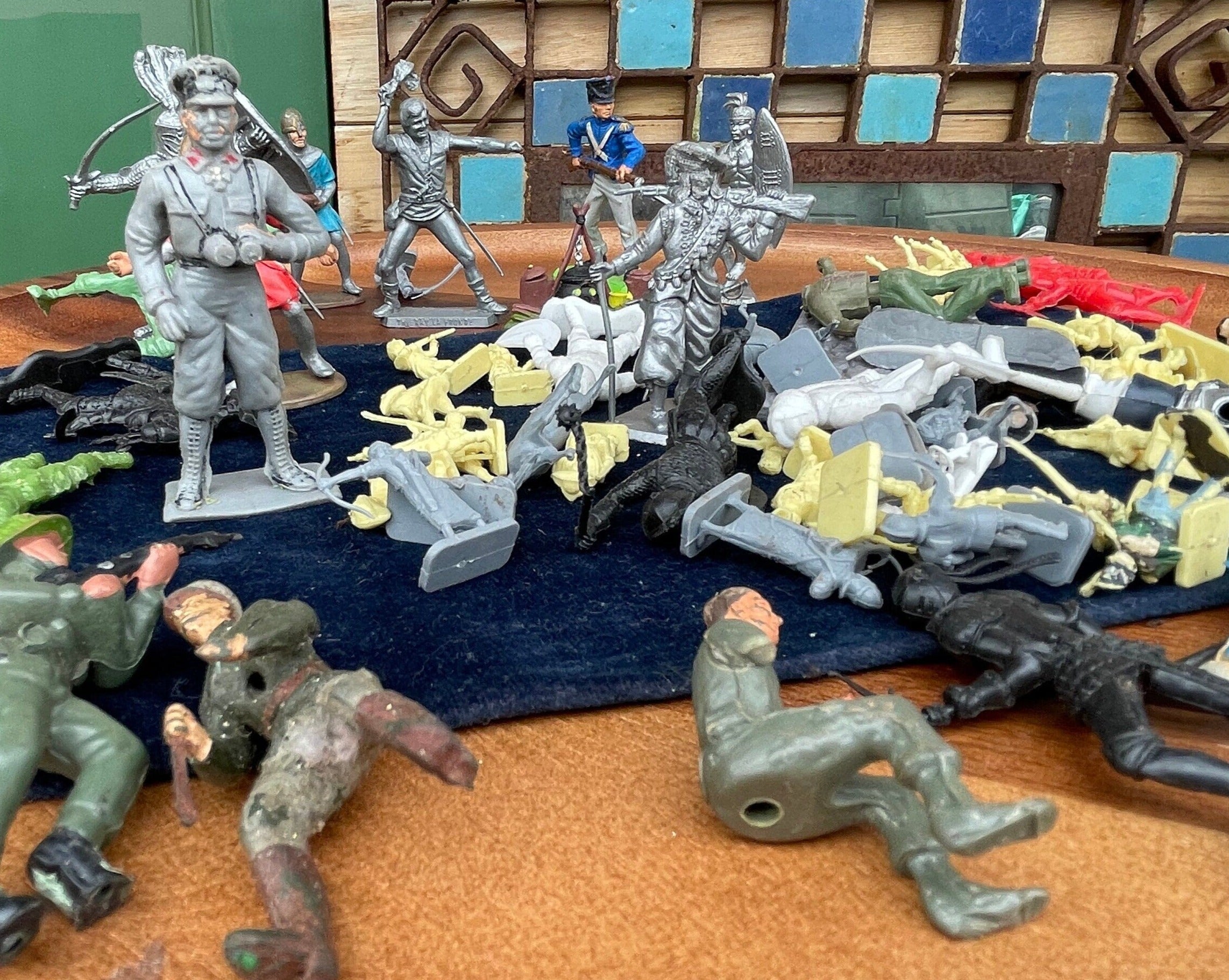 A Large Mixed Collection of Plastic 60's and 70's Airfix ,Britains, Ch ...