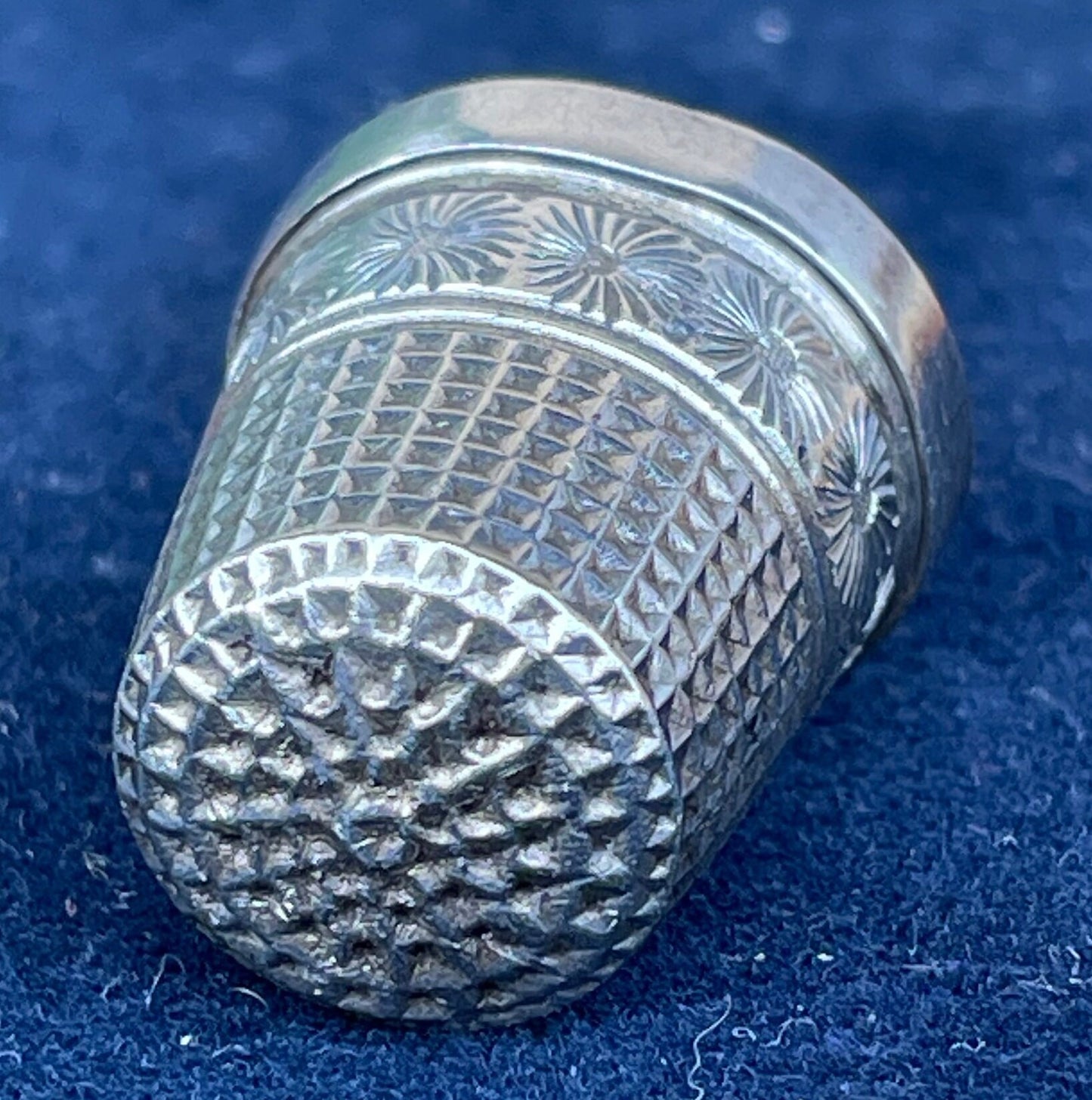 A Charles Horner Hallmarked Chester Silver Thimble - 1924-  24mm Tall - 4.9g