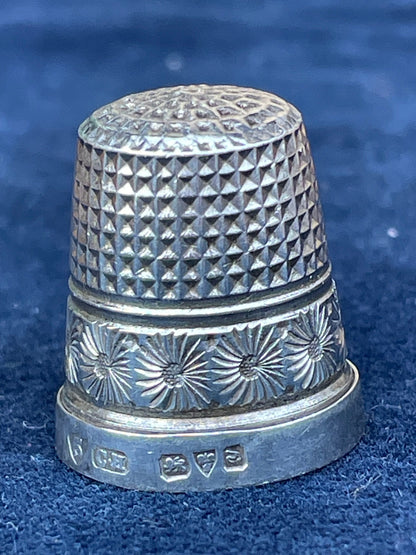 A Charles Horner Hallmarked Chester Silver Thimble - 1924-  24mm Tall - 4.9g