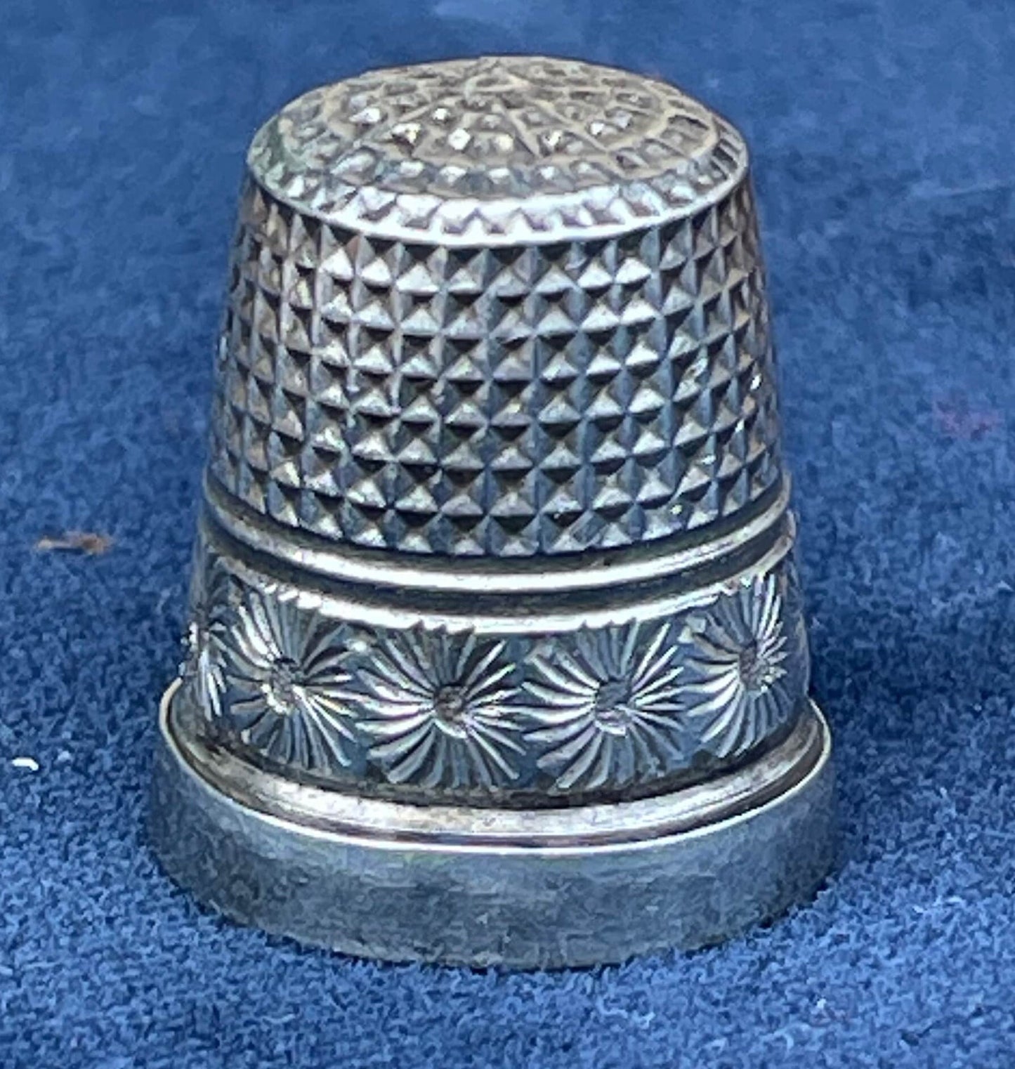 A Charles Horner Hallmarked Chester Silver Thimble - 1924-  24mm Tall - 4.9g