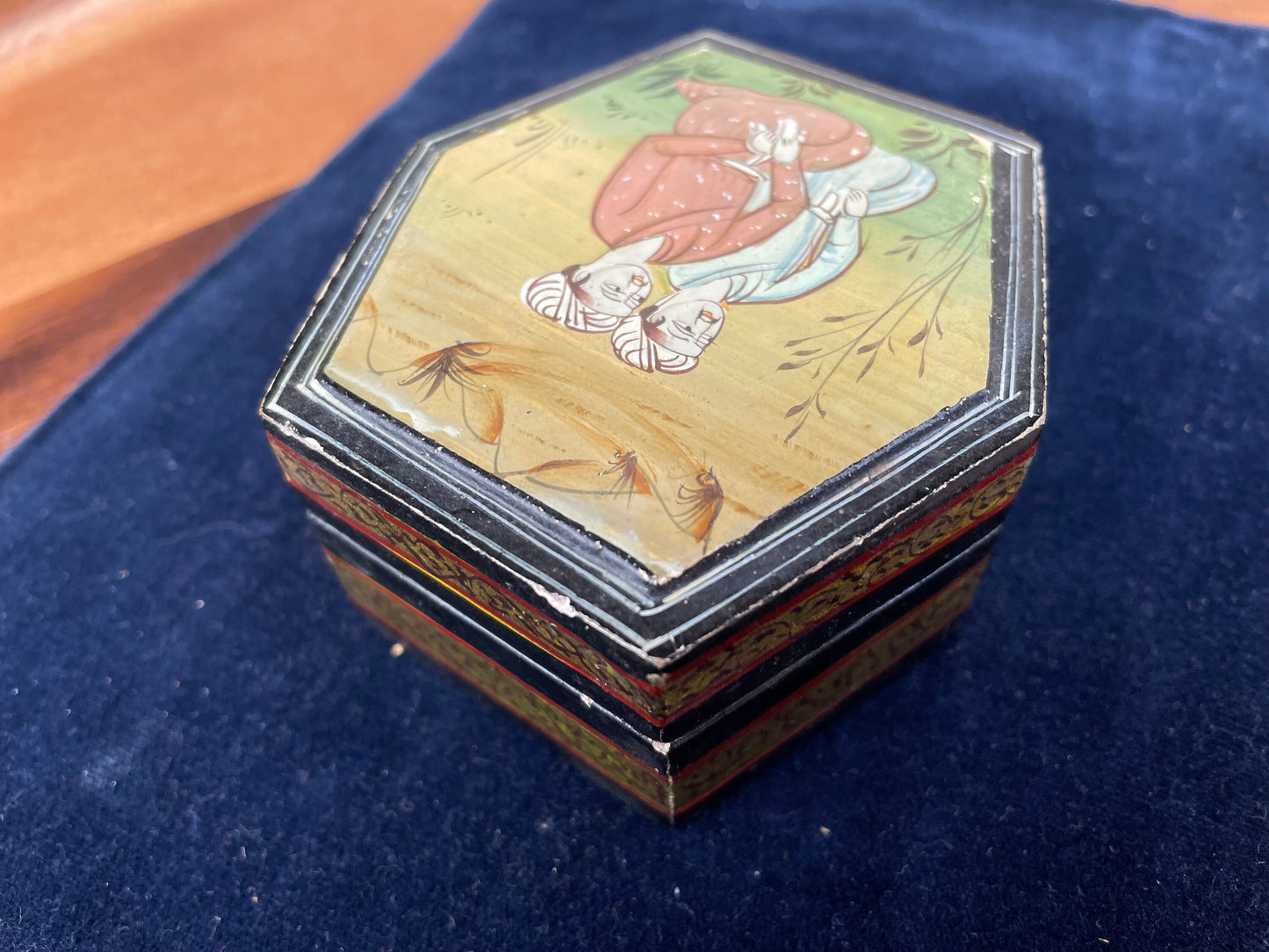 A Vintage Indian Hand Painted Papa Mch Hexagonal Trinket Box 7cm Wide