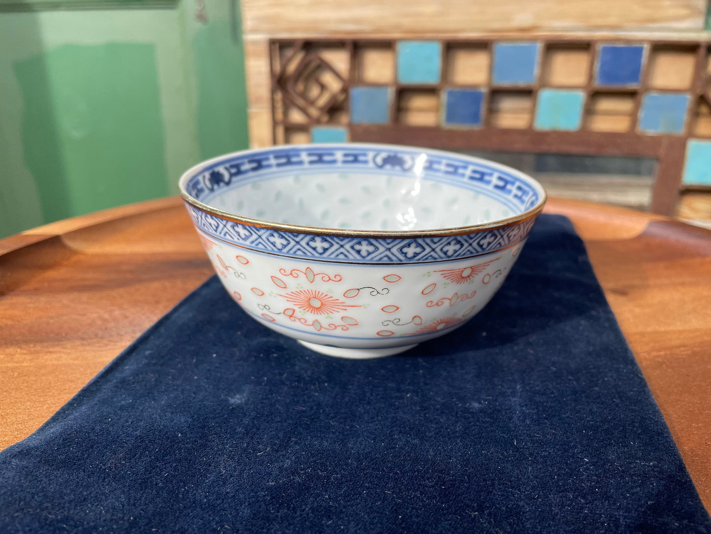 A vintage Chinese porcelain dragon rice bowl 10.5cm dia