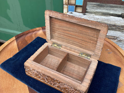 A vintage intricately hand carved wooden segmented Jewellery box 15.5cm wide