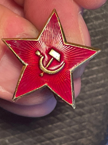 A vintage enamel red star hammer & sickle Badge - USSR Soviet Union Communist 28mm across