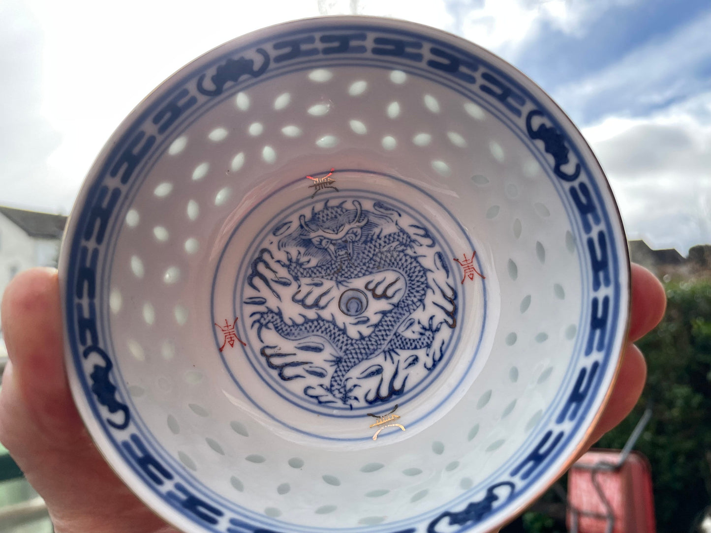 A vintage Chinese porcelain dragon rice bowl 10.5cm dia