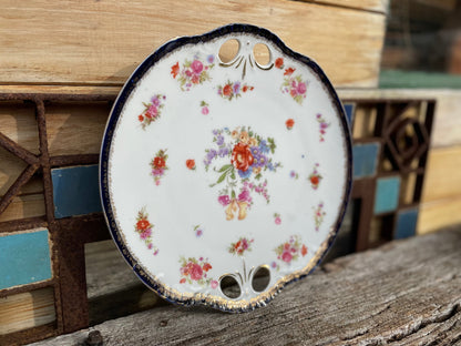 Porcelain gilded pierced dinner flower pattern plate marked 297 to rear 25cm diameter