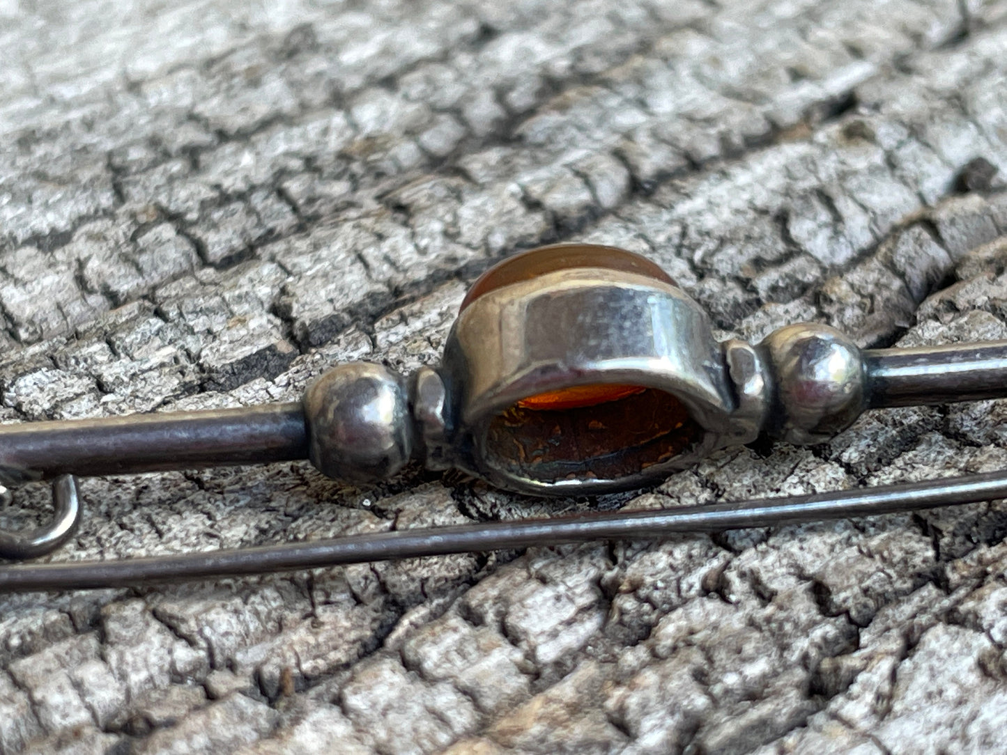 Unmarked silver and amber bar brooch 5cm long