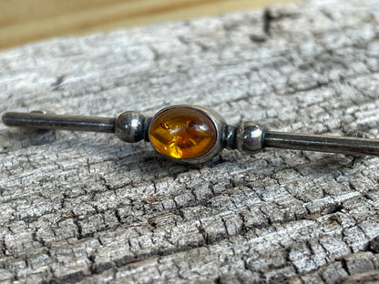 Unmarked silver and amber bar brooch 5cm long