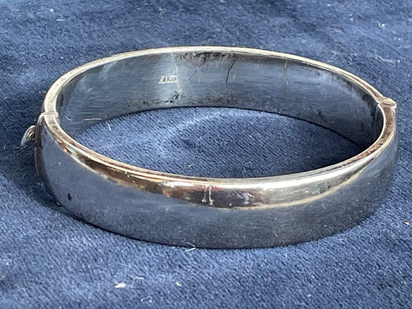 A solid silver hallmarked English bracelet bangle by Ronex of Birmingham 1967 - 19g